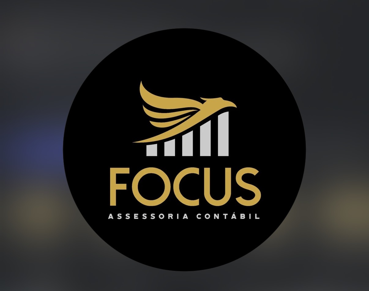 Focus Assessoria Contábil, símbolo de águia dourada sobre gráfico crescente